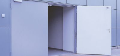 Abbildung einer doppelflügligen Tür mit einer Feststellanlage